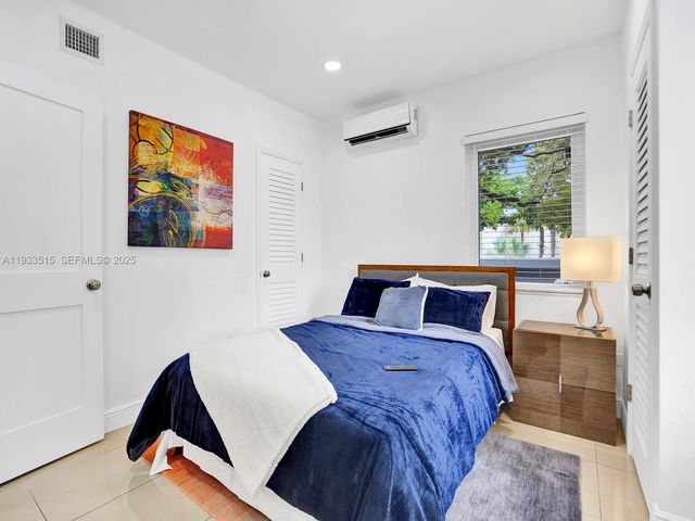 2055 NE 140th St, North Miami Beach, FL 33181