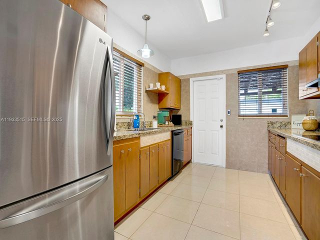 2055 NE 140th St, North Miami Beach, FL 33181