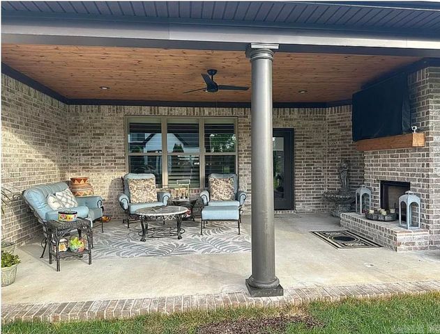 7317 Lake Point Circle, Benton, AR 72019