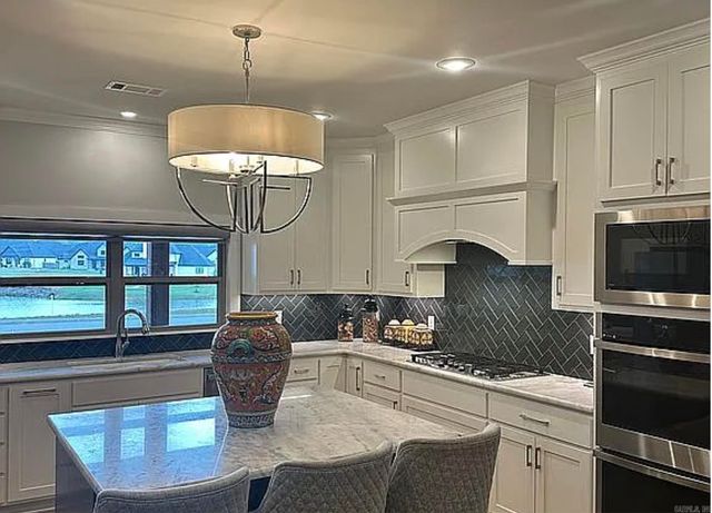 7317 Lake Point Circle, Benton, AR 72019