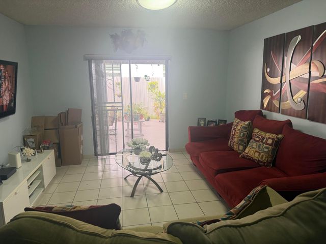 4349 W 10TH Avenue, Hialeah, FL 33012