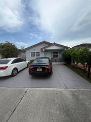 4349 W 10TH Avenue, Hialeah, FL 33012