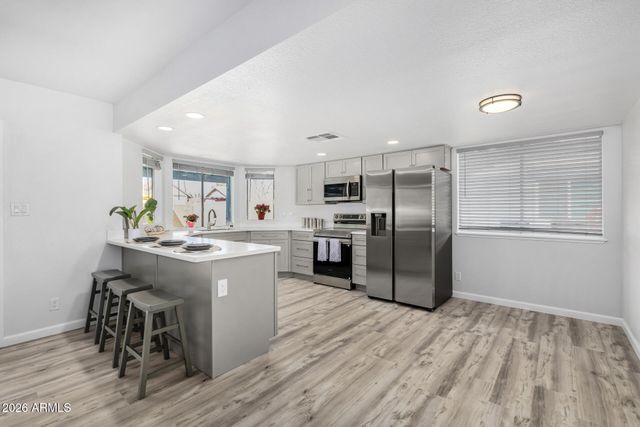 2230 E FRYE Road, Chandler, AZ 85225