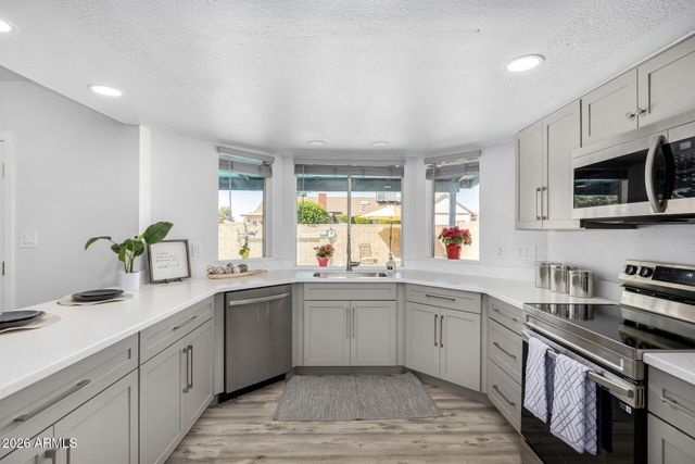 2230 E FRYE Road, Chandler, AZ 85225