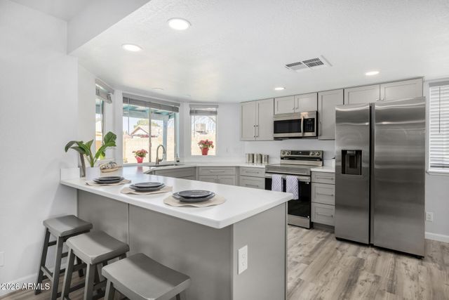 2230 E FRYE Road, Chandler, AZ 85225