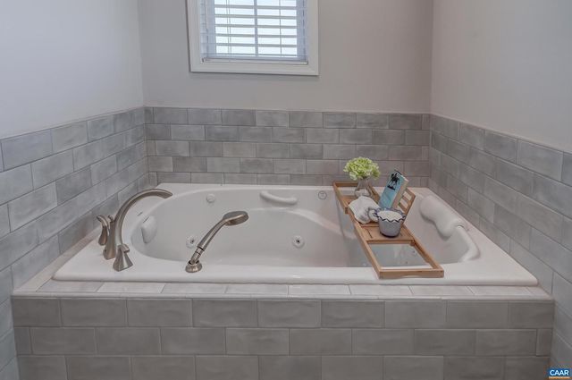76 ELK MEADOW DR, Afton, VA 22920
