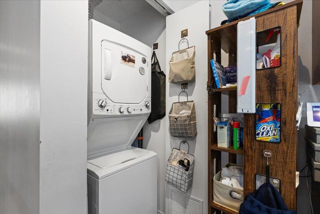 849 W Ohio Street 9, Chicago, IL 60642
