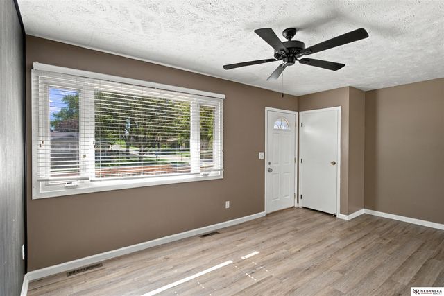 12620 A Street, Omaha, NE 68144