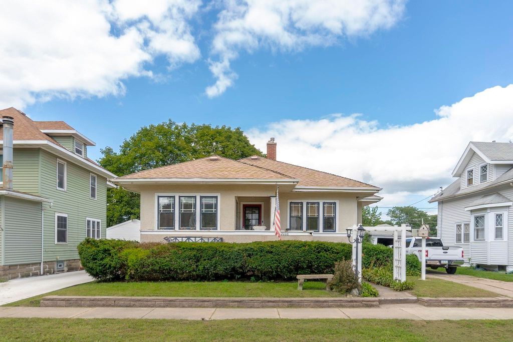 2006 W 3Rd Street, Waterloo, IA 50701