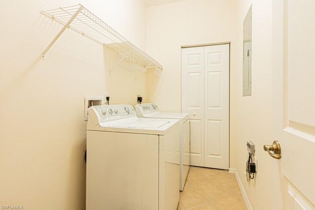 3977 Bishopwood CT E 206, Naples, FL 34114