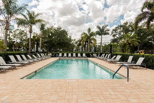 3977 Bishopwood CT E 206, Naples, FL 34114