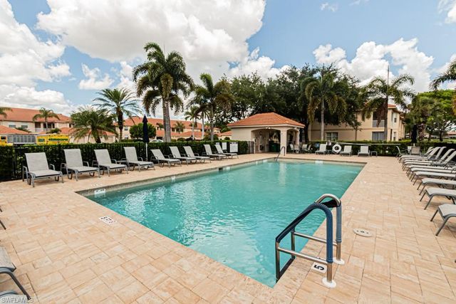 3977 Bishopwood CT E 206, Naples, FL 34114
