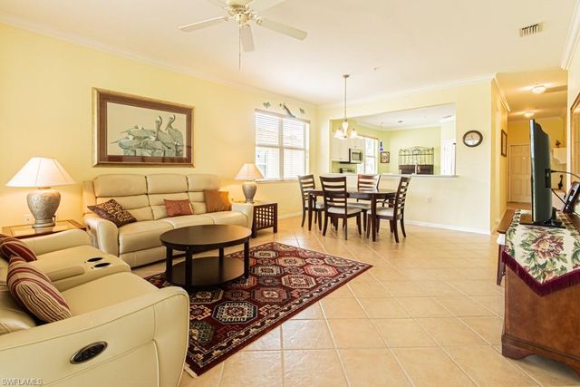 3977 Bishopwood CT E 206, Naples, FL 34114