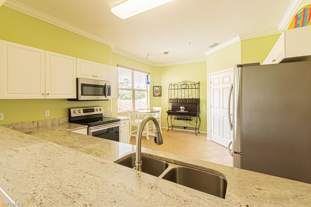 3977 Bishopwood CT E 206, Naples, FL 34114