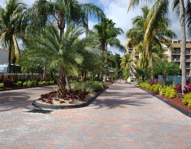 1470 NE 123rd St A902, North Miami, FL 33161