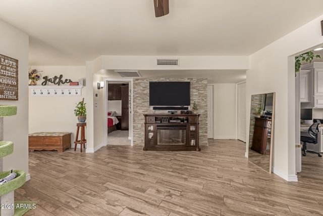 8834 W OSBORN Road, Phoenix, AZ 85037