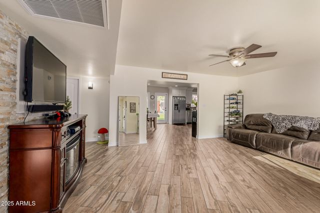 8834 W OSBORN Road, Phoenix, AZ 85037