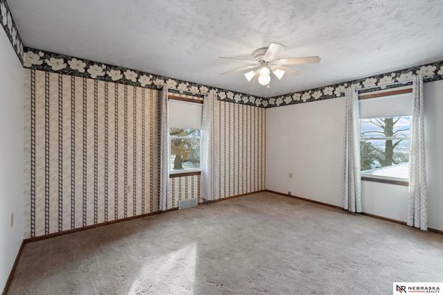 5610 R Street, Omaha, NE 68117