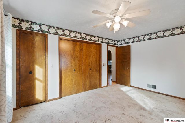 5610 R Street, Omaha, NE 68117