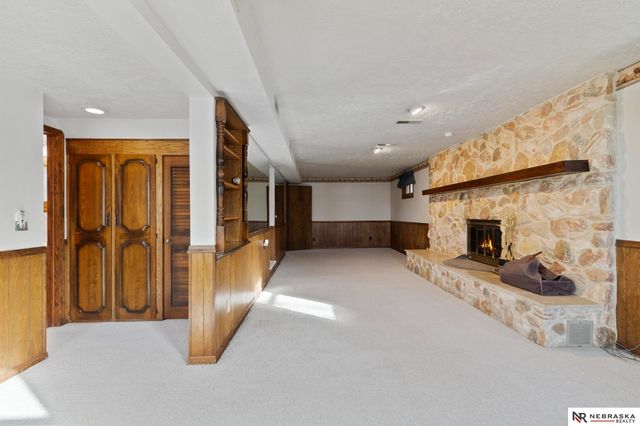 5610 R Street, Omaha, NE 68117