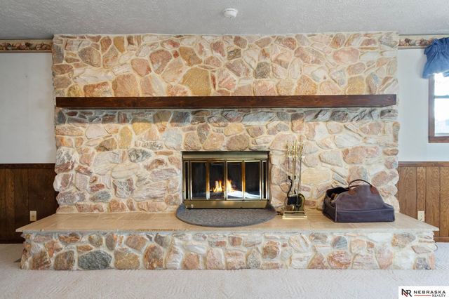 5610 R Street, Omaha, NE 68117