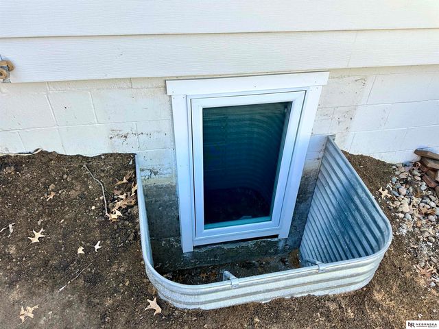 5610 R Street, Omaha, NE 68117