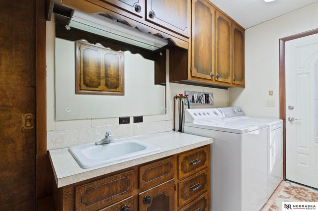 5610 R Street, Omaha, NE 68117