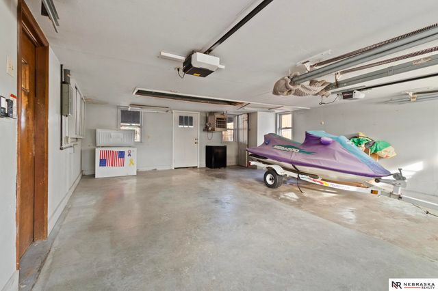 5610 R Street, Omaha, NE 68117