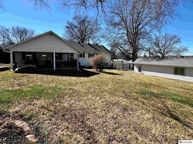 5610 R Street, Omaha, NE 68117