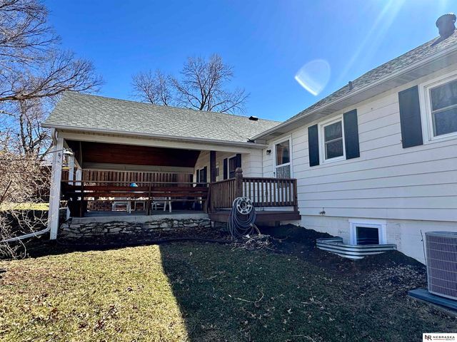 5610 R Street, Omaha, NE 68117