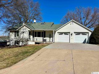 5610 R Street, Omaha, NE 68117