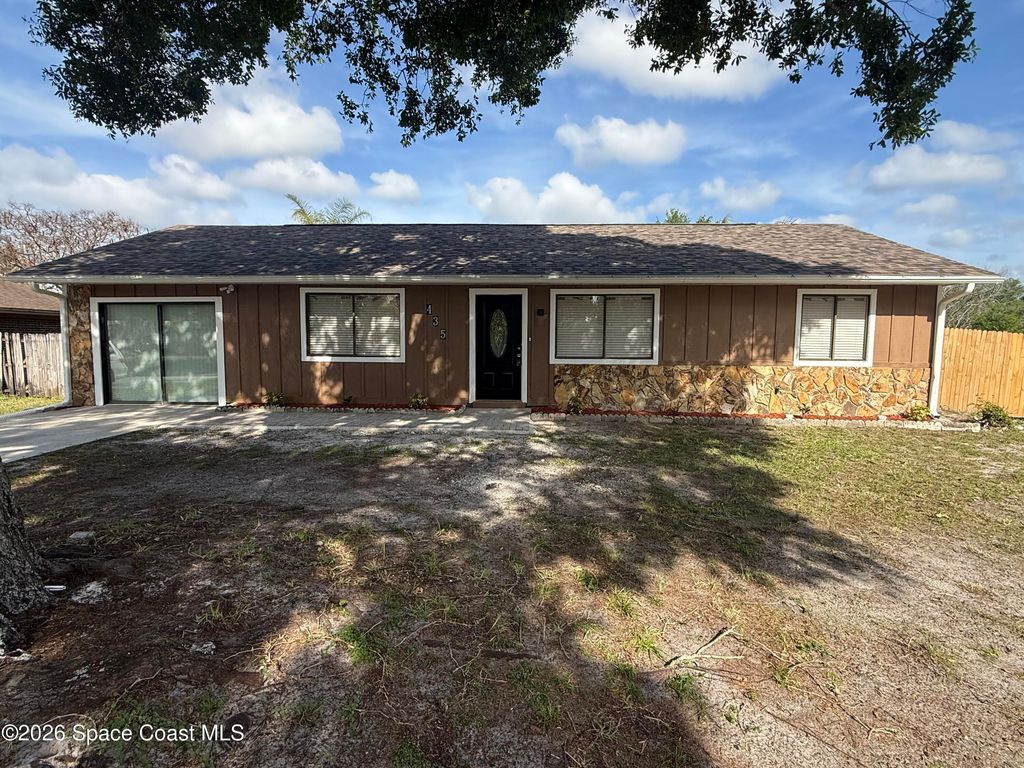 435 Consolata Avenue NW, Palm Bay, FL 32907