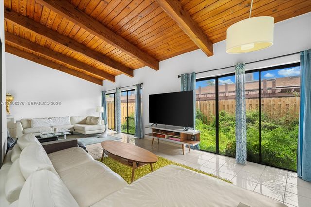 2679 S Parkview Dr, Hallandale Beach, FL 33009