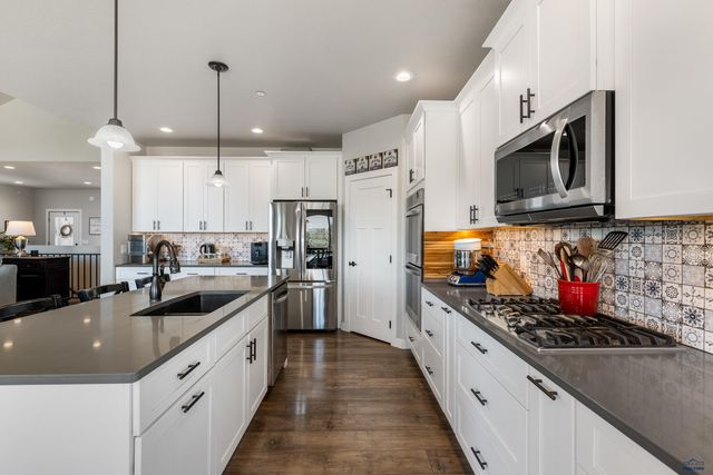 5816 CLOUD PEAK DR, Rapid City, SD 57702