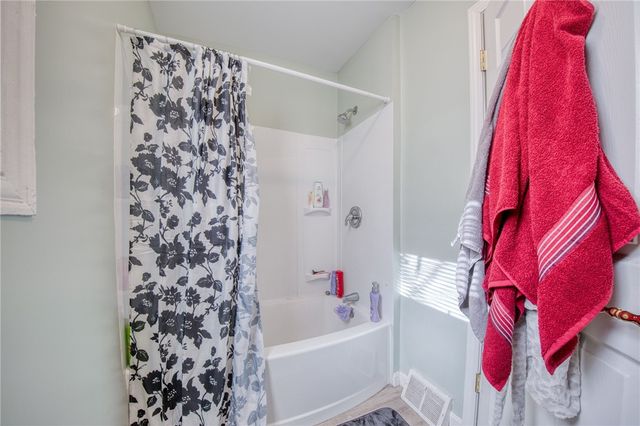 126-128 Railroad St, Monongahela, PA 15063