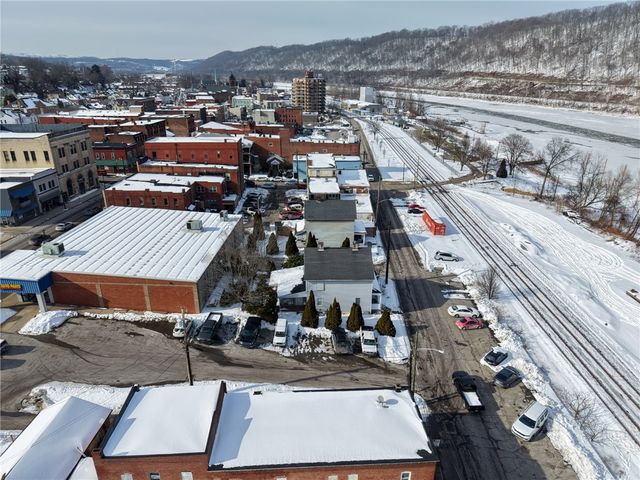 126-128 Railroad St, Monongahela, PA 15063