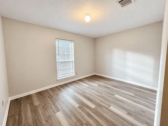 23010 Berry Pine Dr, Apple Springs, TX 77373