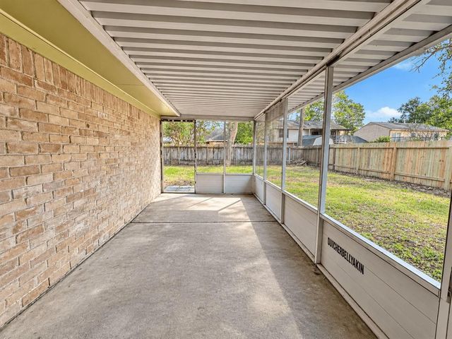 23010 Berry Pine Dr, Apple Springs, TX 77373