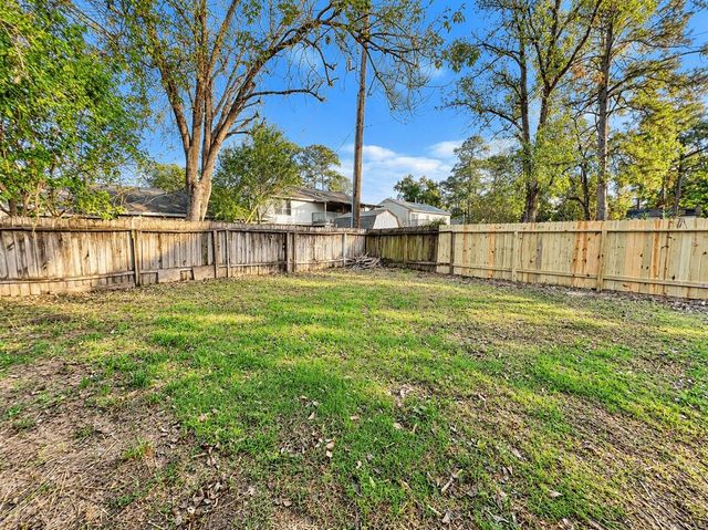 23010 Berry Pine Dr, Apple Springs, TX 77373