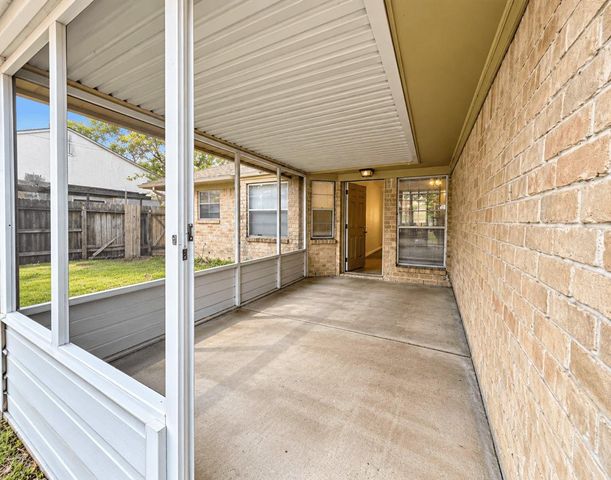 23010 Berry Pine Dr, Apple Springs, TX 77373