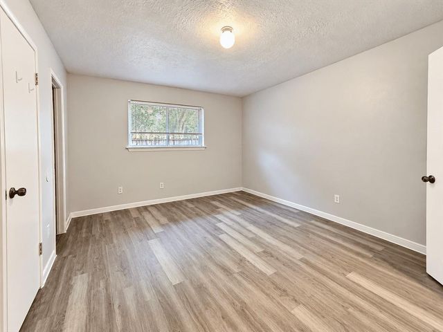 23010 Berry Pine Dr, Apple Springs, TX 77373