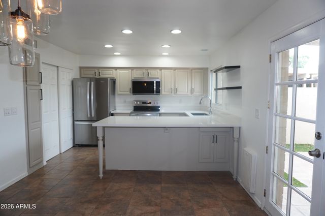 6837 E OSBORN Road F, Scottsdale, AZ 85251