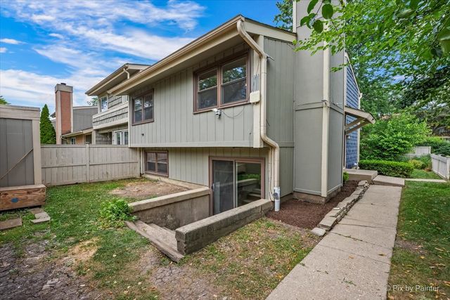 642 Glacier Trail, Roselle, IL 60172