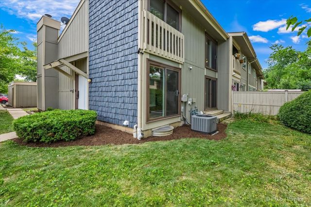 642 Glacier Trail, Roselle, IL 60172