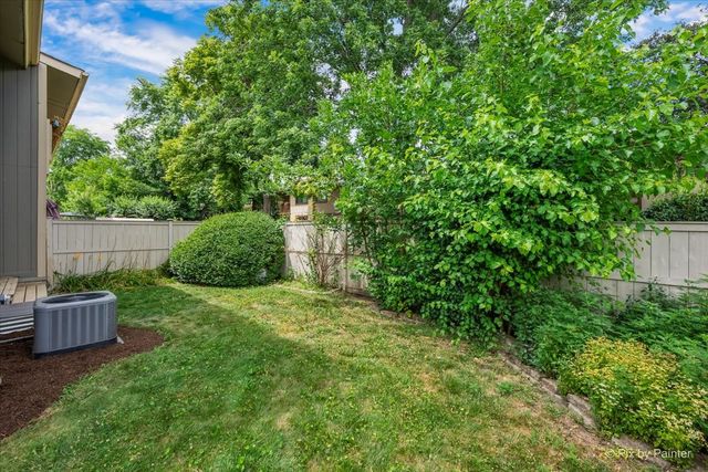 642 Glacier Trail, Roselle, IL 60172