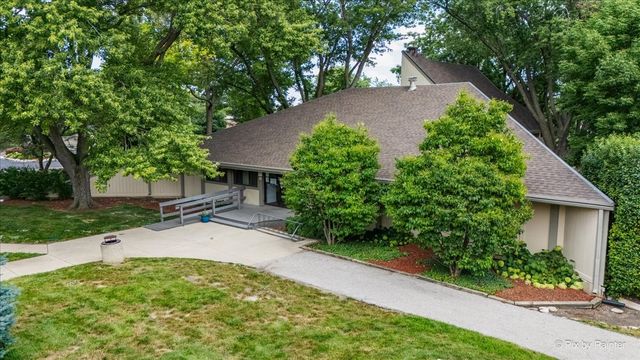 642 Glacier Trail, Roselle, IL 60172