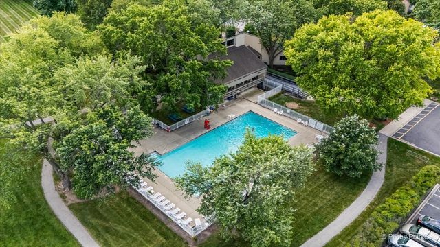 642 Glacier Trail, Roselle, IL 60172