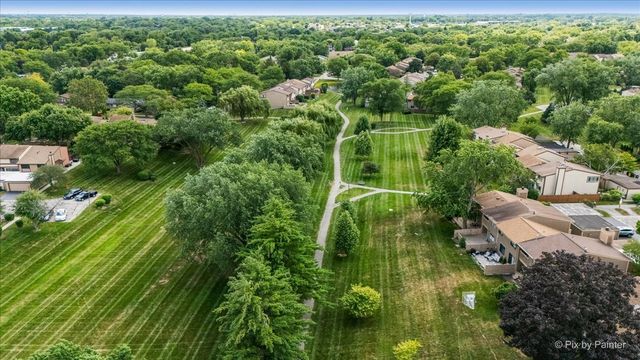 642 Glacier Trail, Roselle, IL 60172