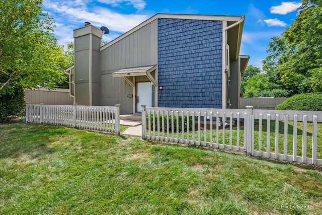 642 Glacier Trail, Roselle, IL 60172