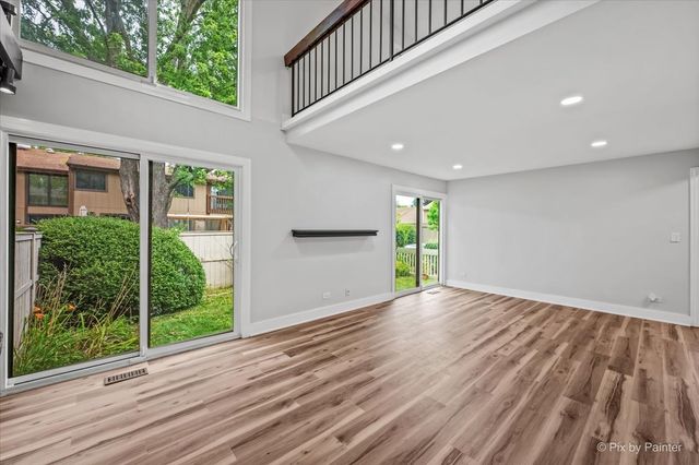 642 Glacier Trail, Roselle, IL 60172